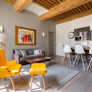  Apartment Pearl- T2 Sur Traboule Classee - Calme France