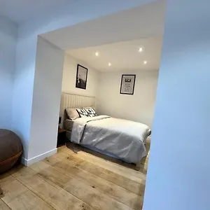 https://apt-charmant-studio-vue-sur-jardin.lillehotels.org
